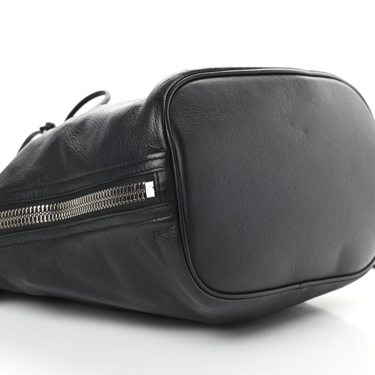 Veau Papier Plate Small Bucket Bag Black