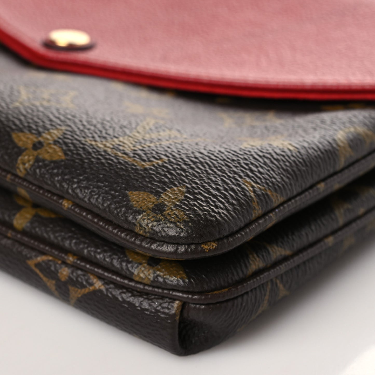 Caviar Timeless CC Wallet on Chain WOC Dark Fuchsia