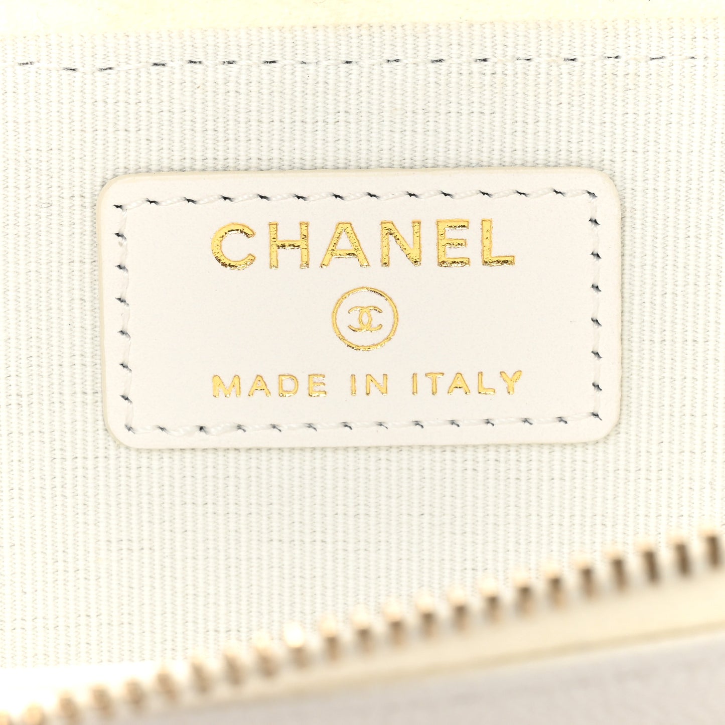 Caviar Quilted CC Zip Around Card Holder White