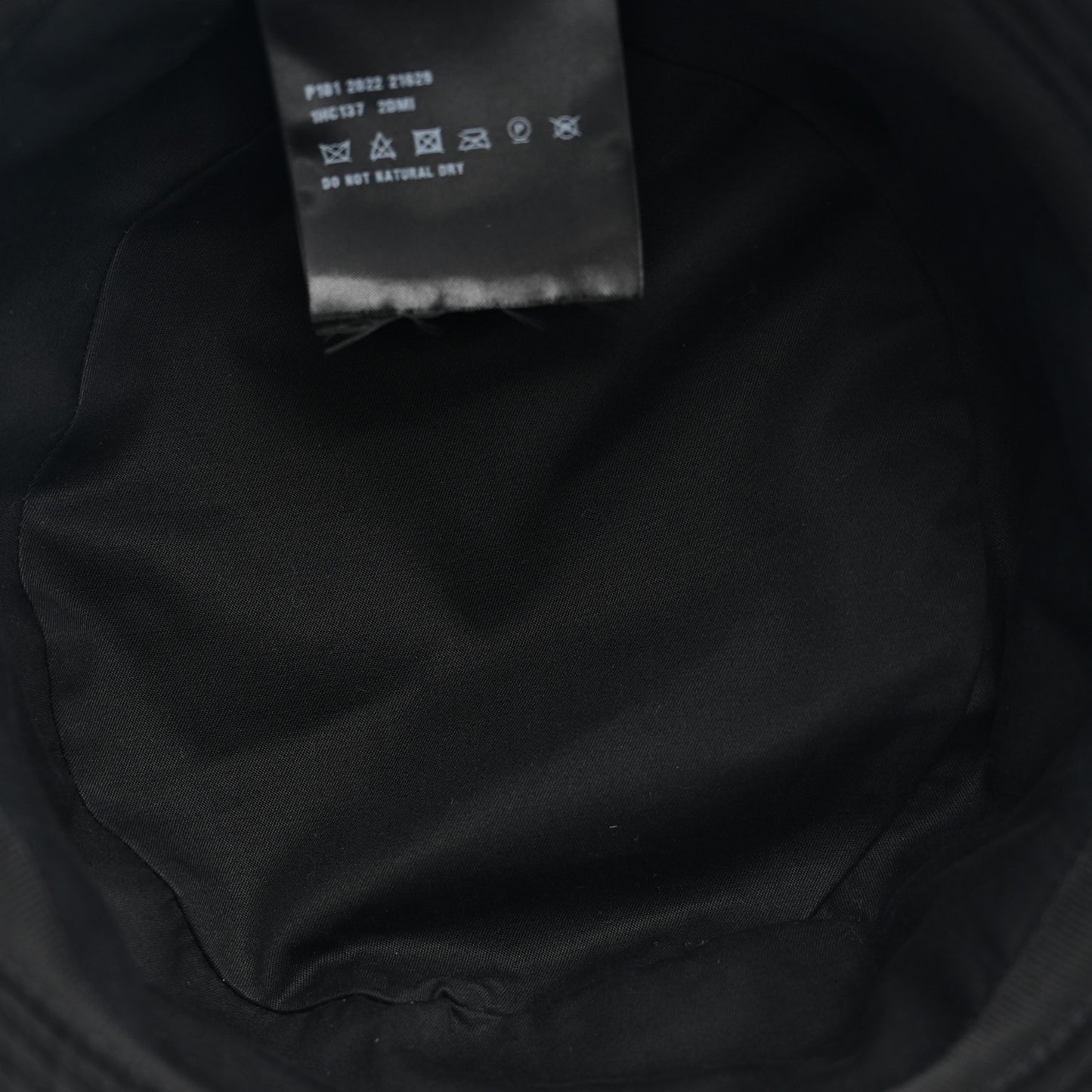 Re-Nylon Metal Triangle Logo Womens Bucket Hat L Black