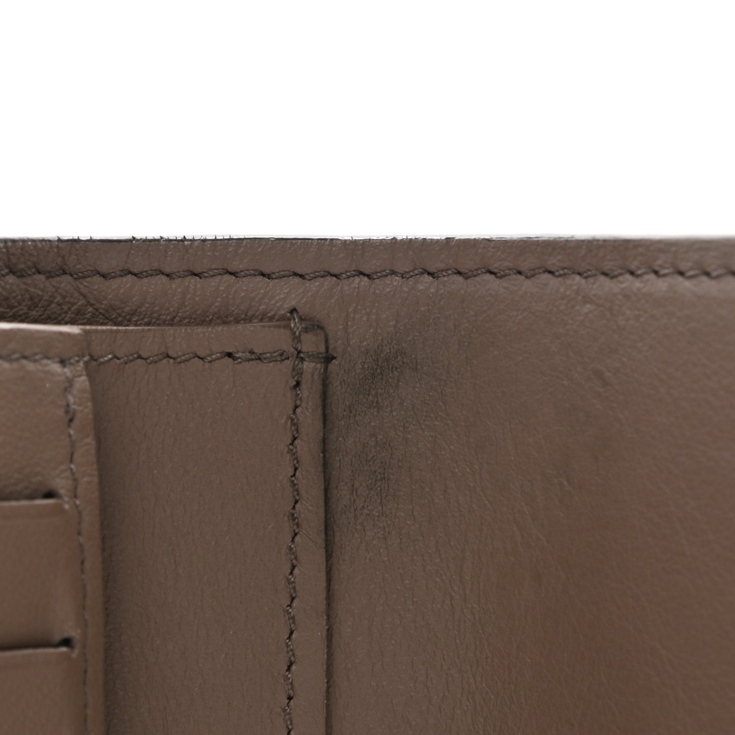 Taurillon Capucines Compact Wallet Magnolia
