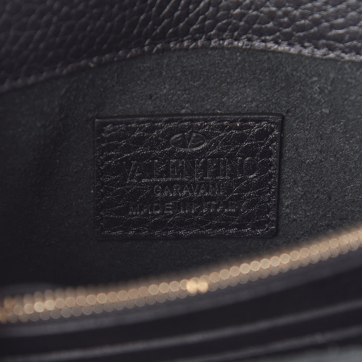 Pebbled Calfskin Rockstud Wallet on Chain Black