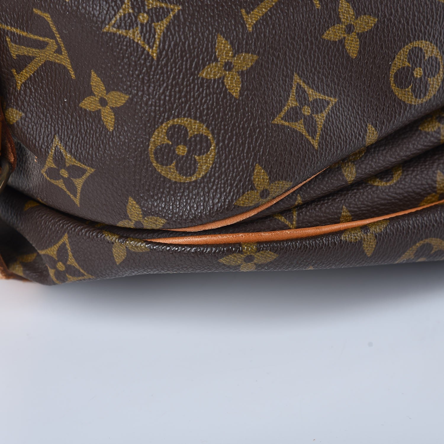 Louis Vuitton Monogram Saumur 35 15 of 31
