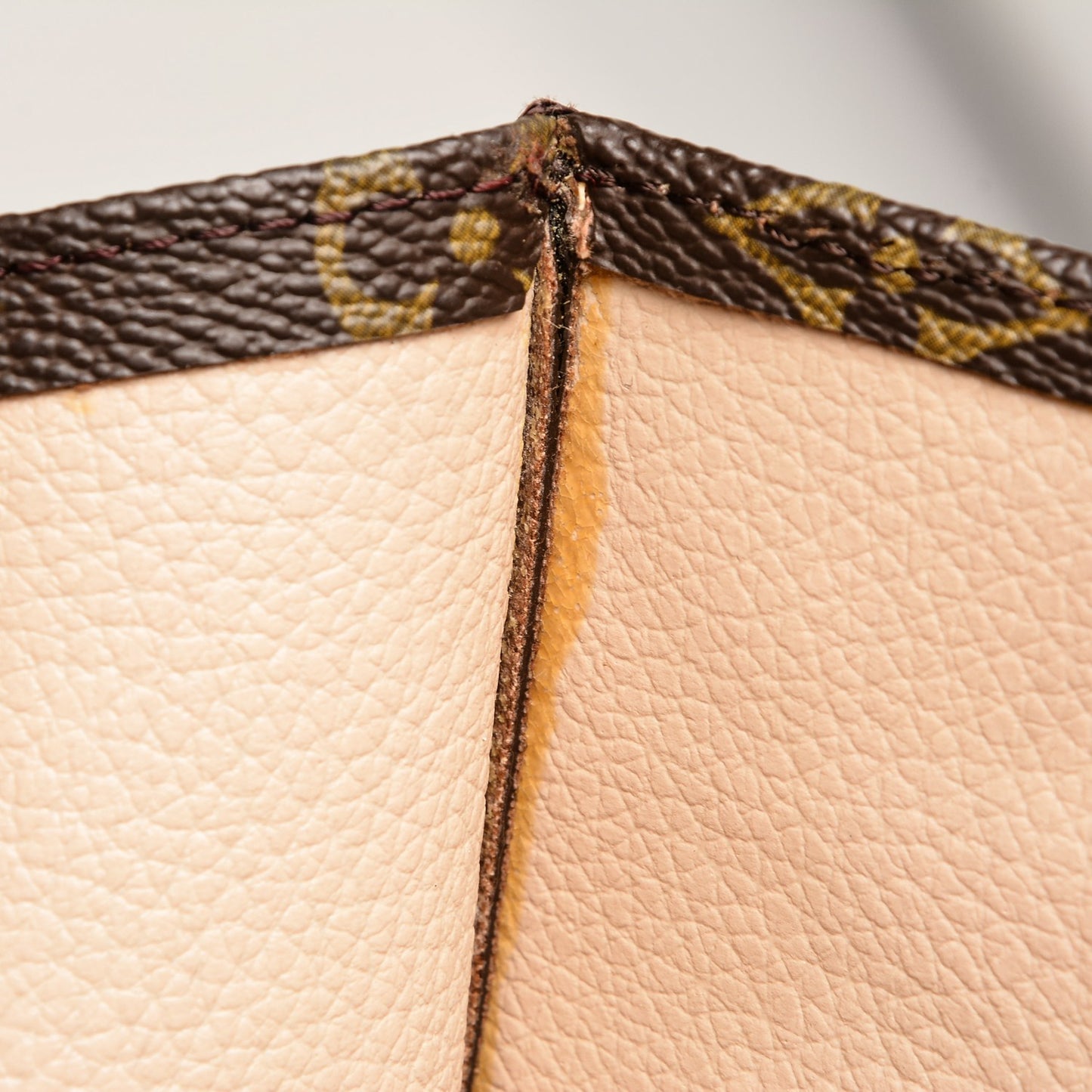 Monogram Sac Plat
