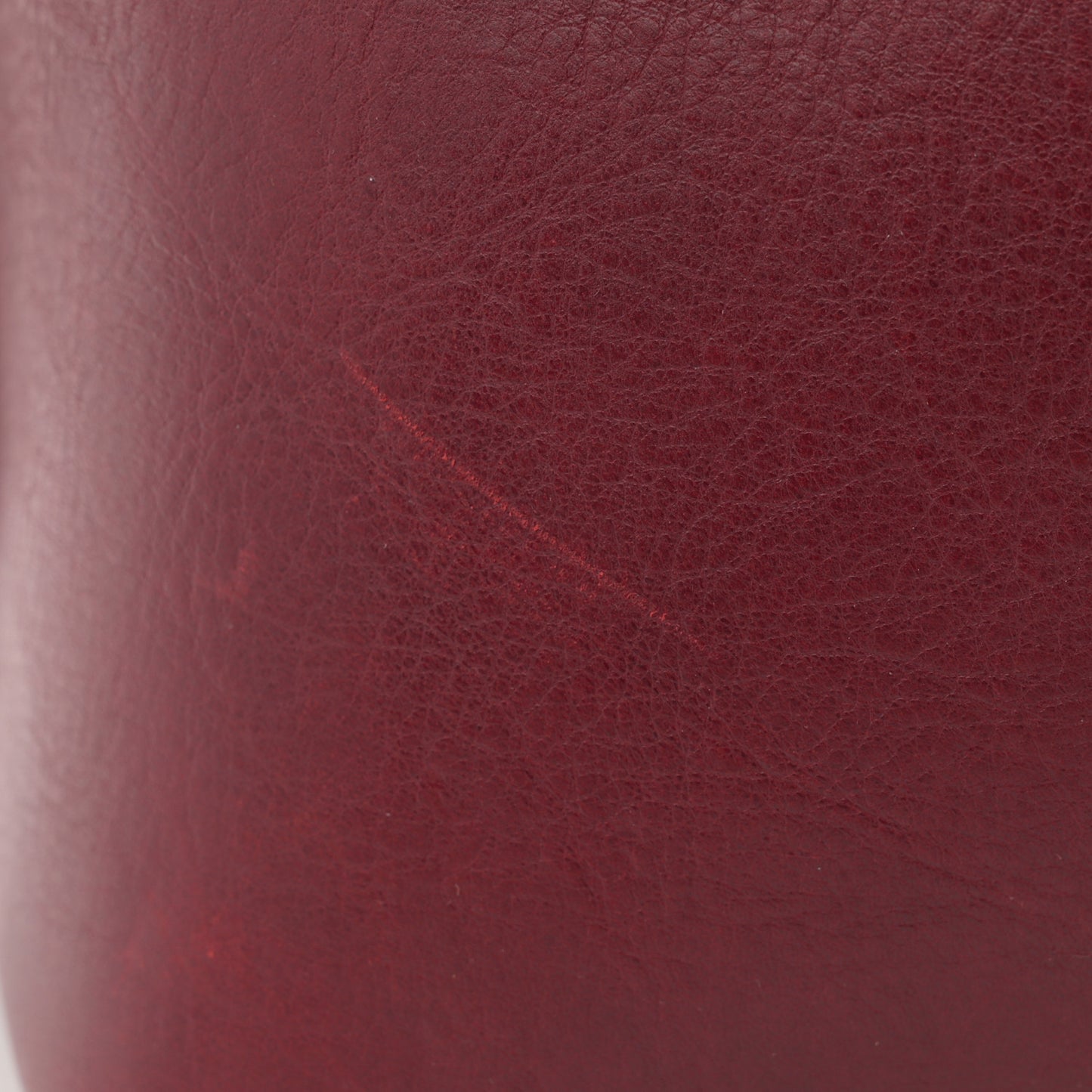 Grainy Calfskin Medium VLogo Escape Shopper Rubin
