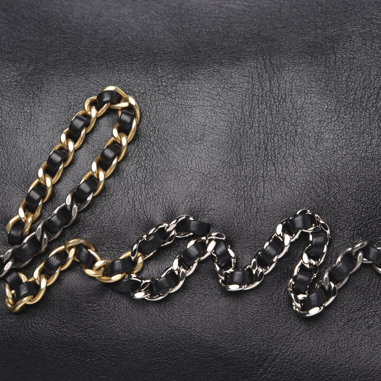 Calfskin Chain 20s Signature Hobo Black