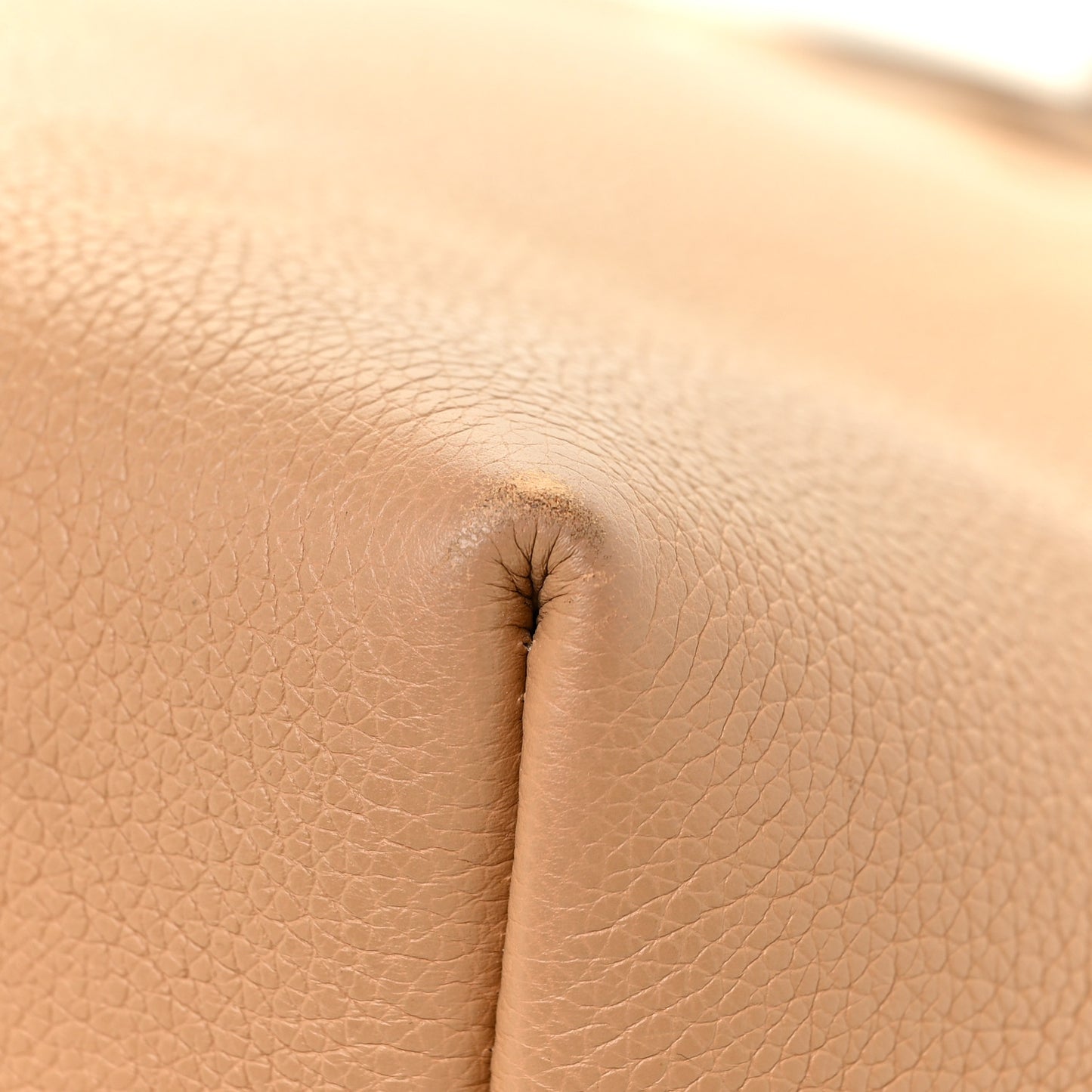 Calfskin Lockme Bucket MM Arizona Beige