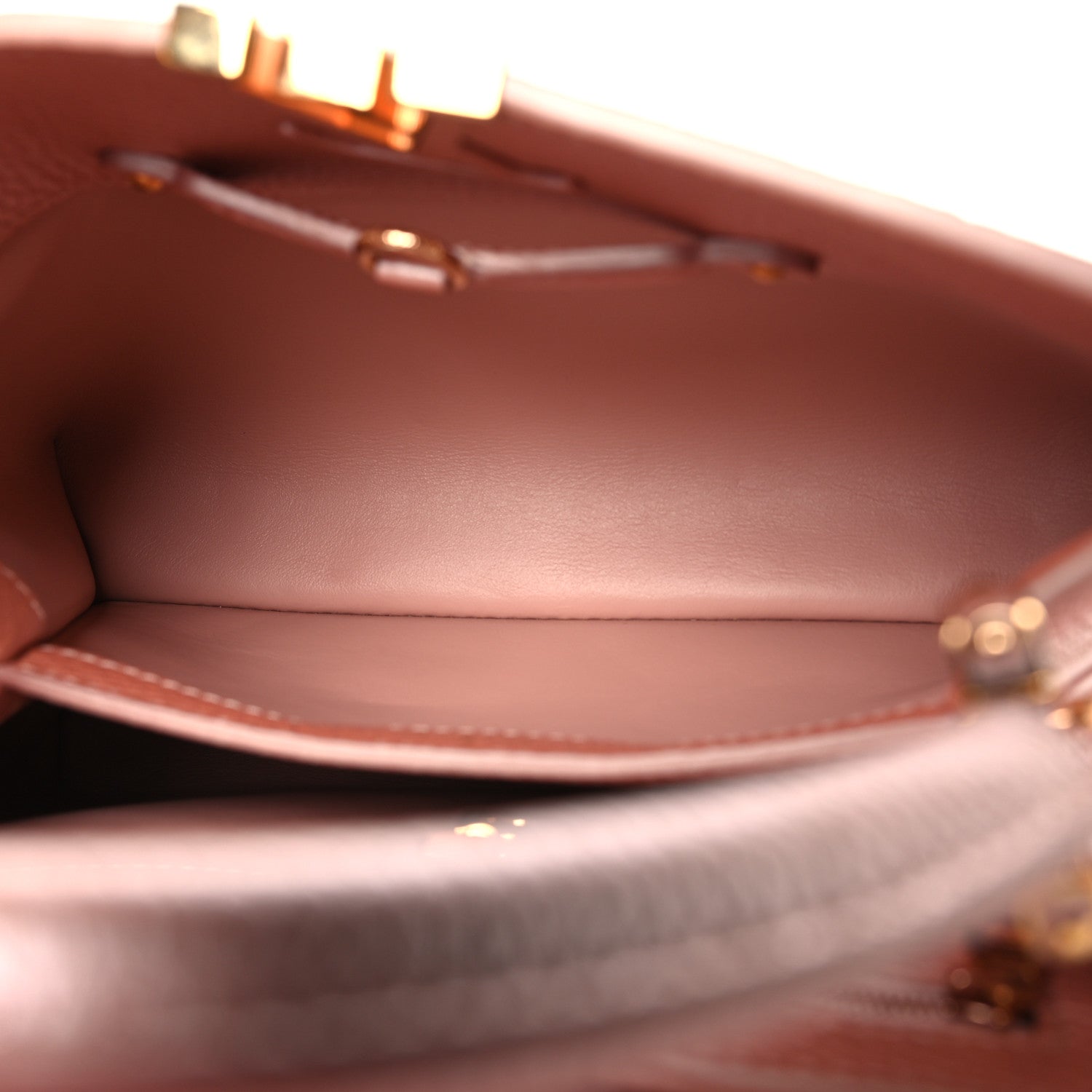 Louis Vuitton Metallic Taurillon Capucines BB Pearly Pink 5 of 9