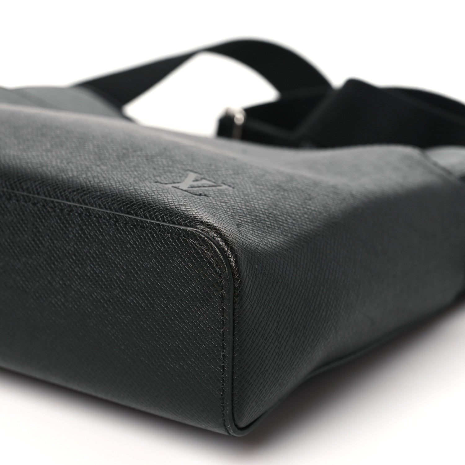 Louis Vuitton Taiga Anton Messenger PM Black 9 of 9