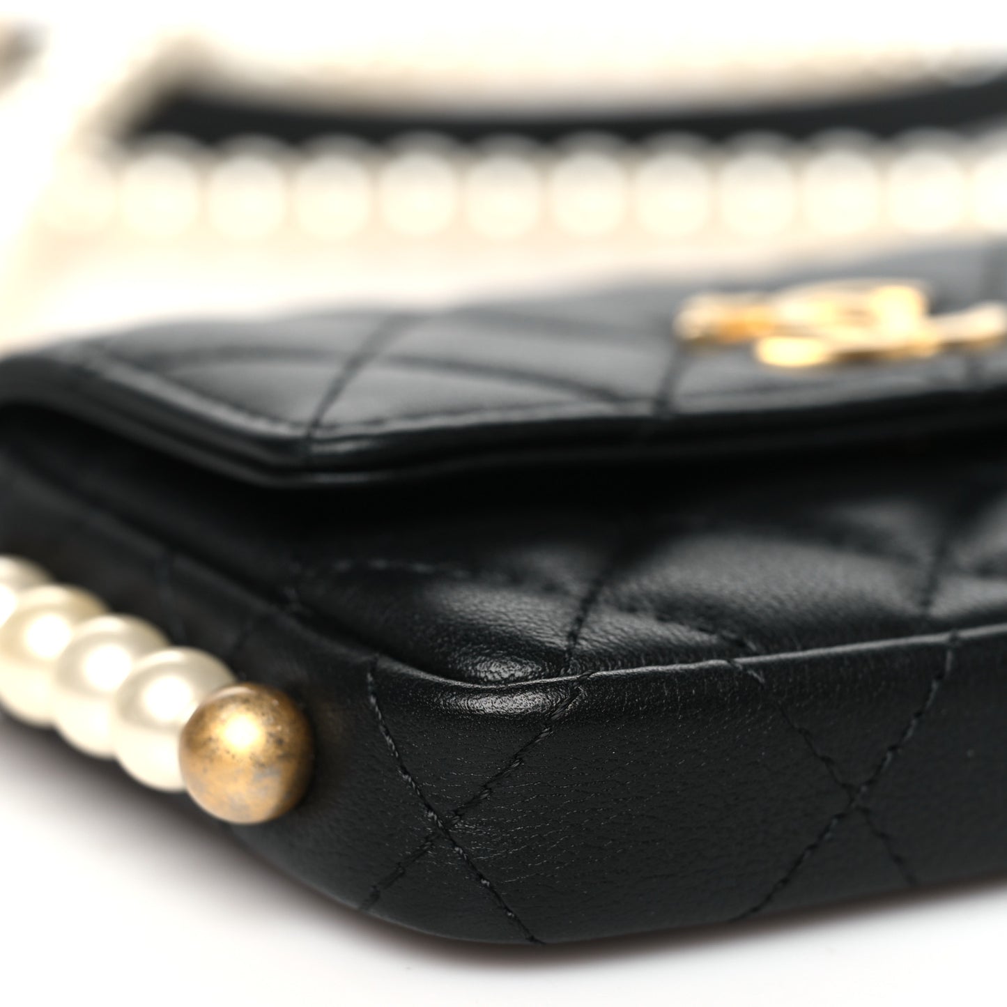 Calfskin Quilted About Pearls Card Holder Flap With Chain Black