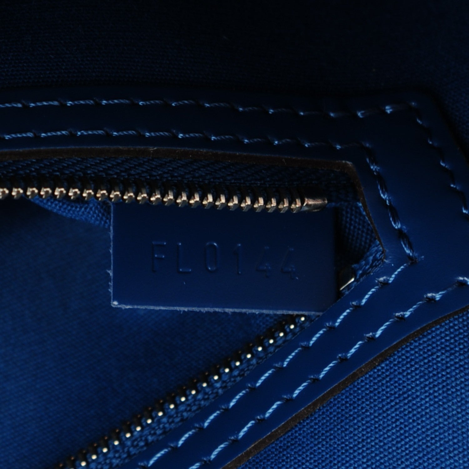 Louis Vuitton Epi Brea MM Saphir 7 of 7