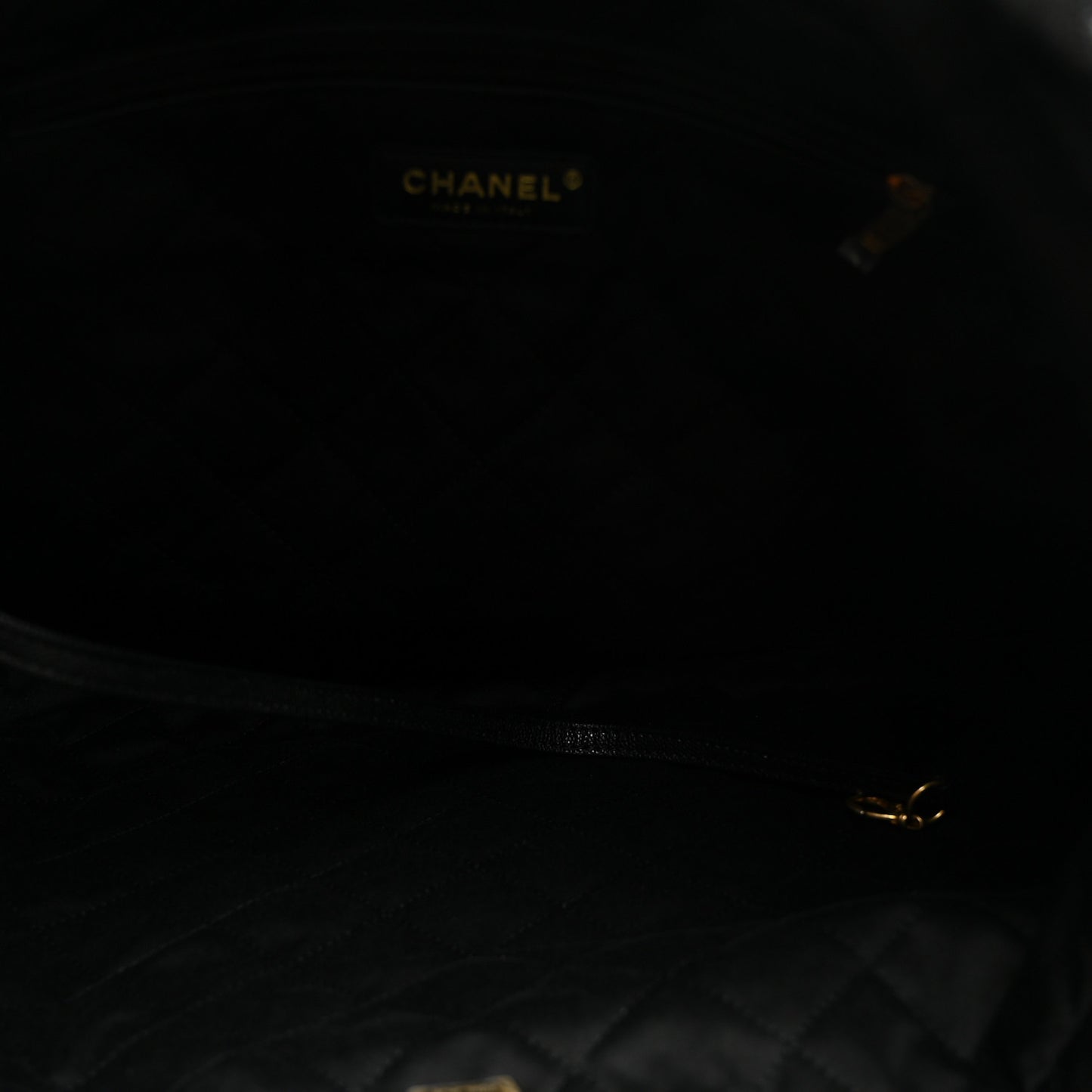 Shiny Caviar Quilted Monochrome Chanel 22 Black