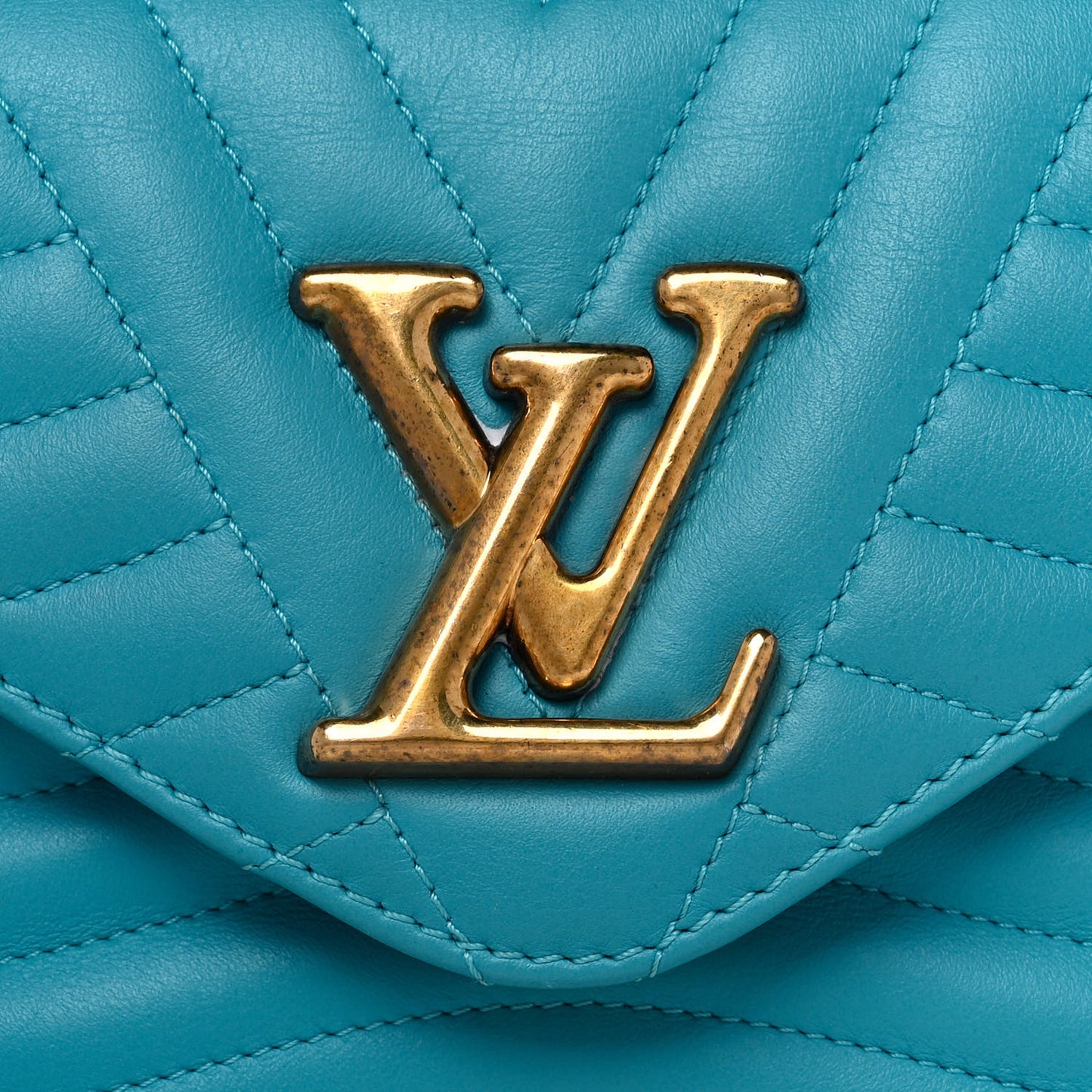 Calfskin New Wave Chain PM Malibu Green