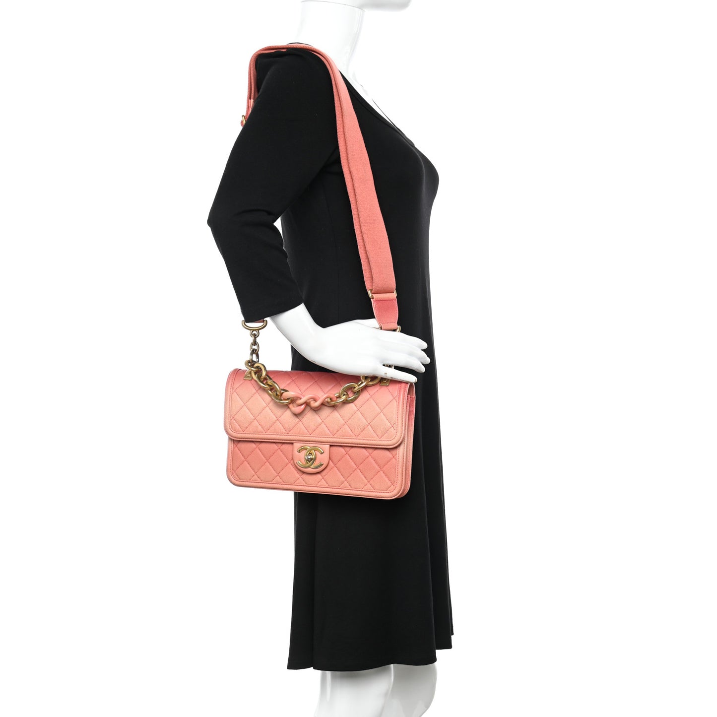Caviar Quilted Medium Sunset On The Sea Flap Coral