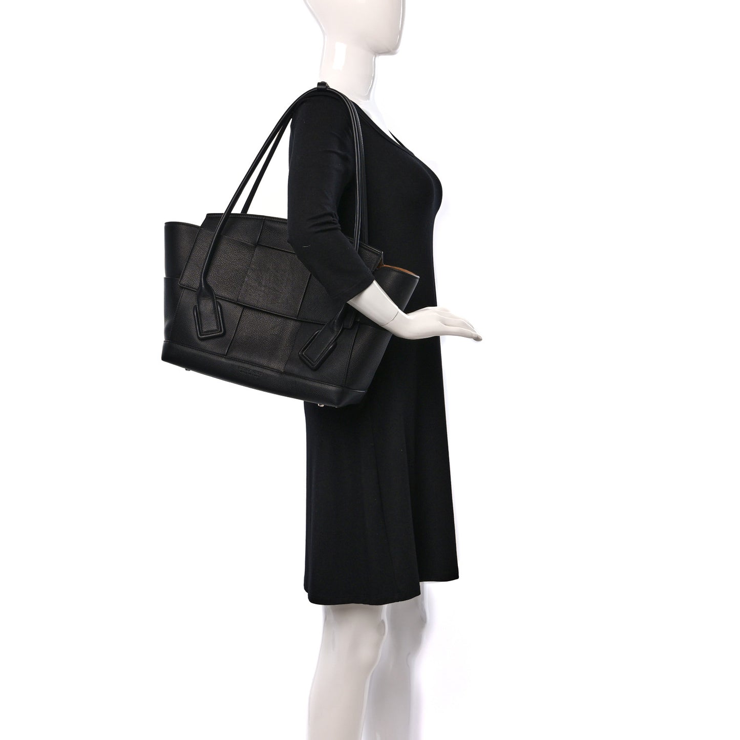 Grained Calfskin Maxi Intrecciato Medium Arco Black
