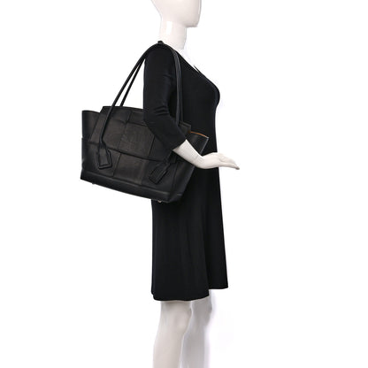 Bottega Veneta Grained Calfskin Maxi Intrecciato Medium Arco Black 2 of 8