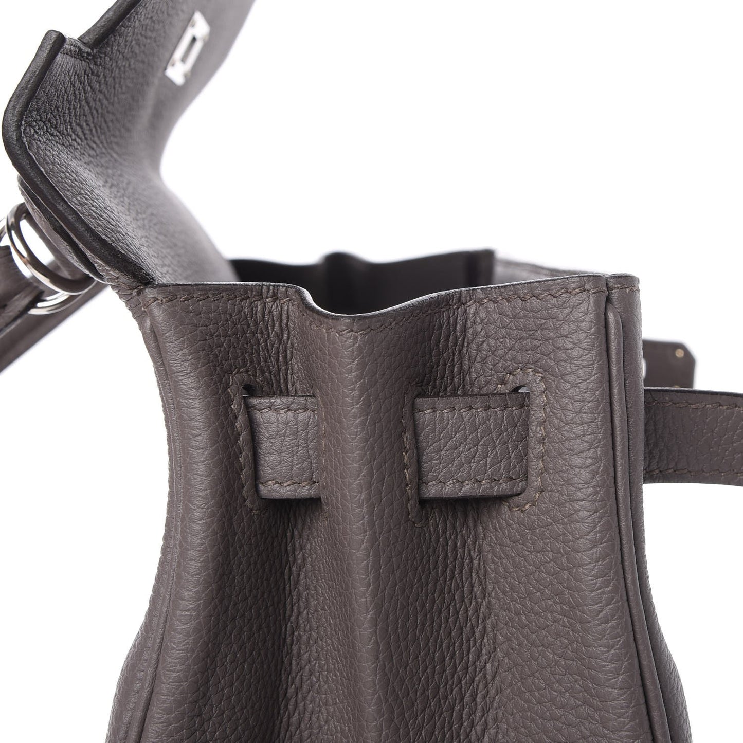 Togo Kelly Retourne 28 Etain