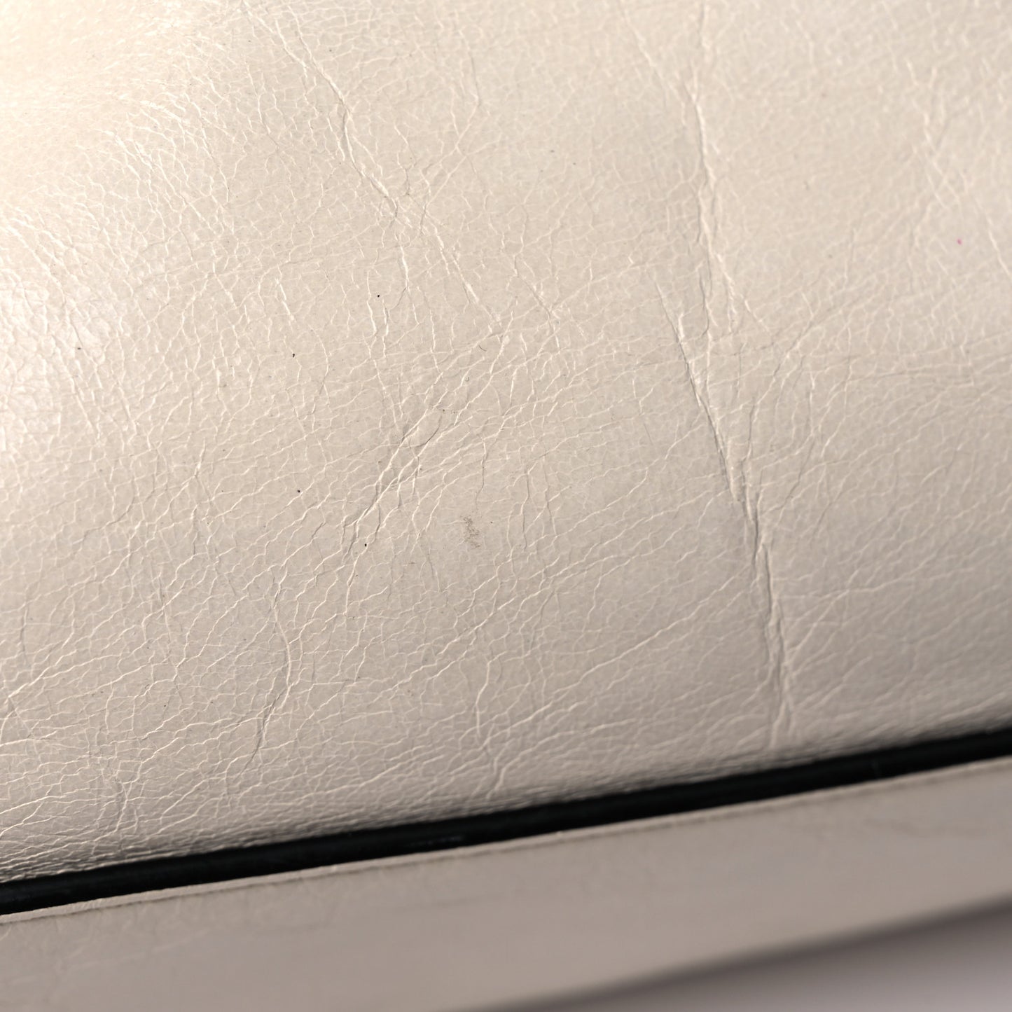 Vitello Shine Zip Tote Quarzo
