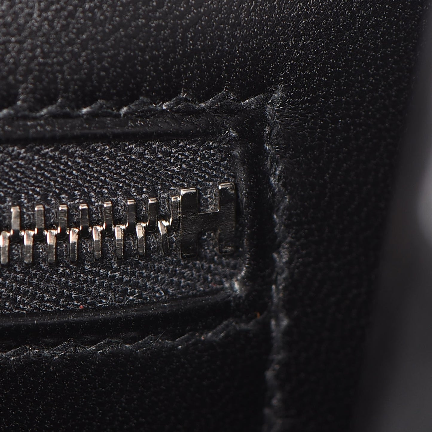 Epsom Constance 24 Black