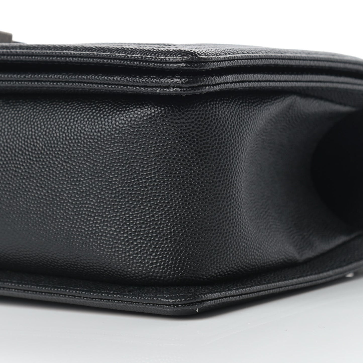 Caviar Quilted Medium Boy Flap Black