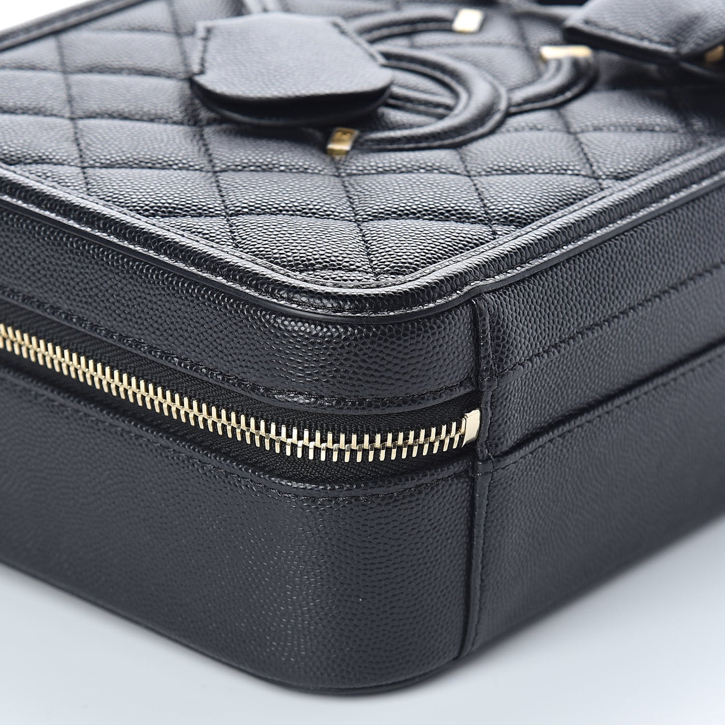 Caviar Quilted Medium CC Filigree Vanity Case Black