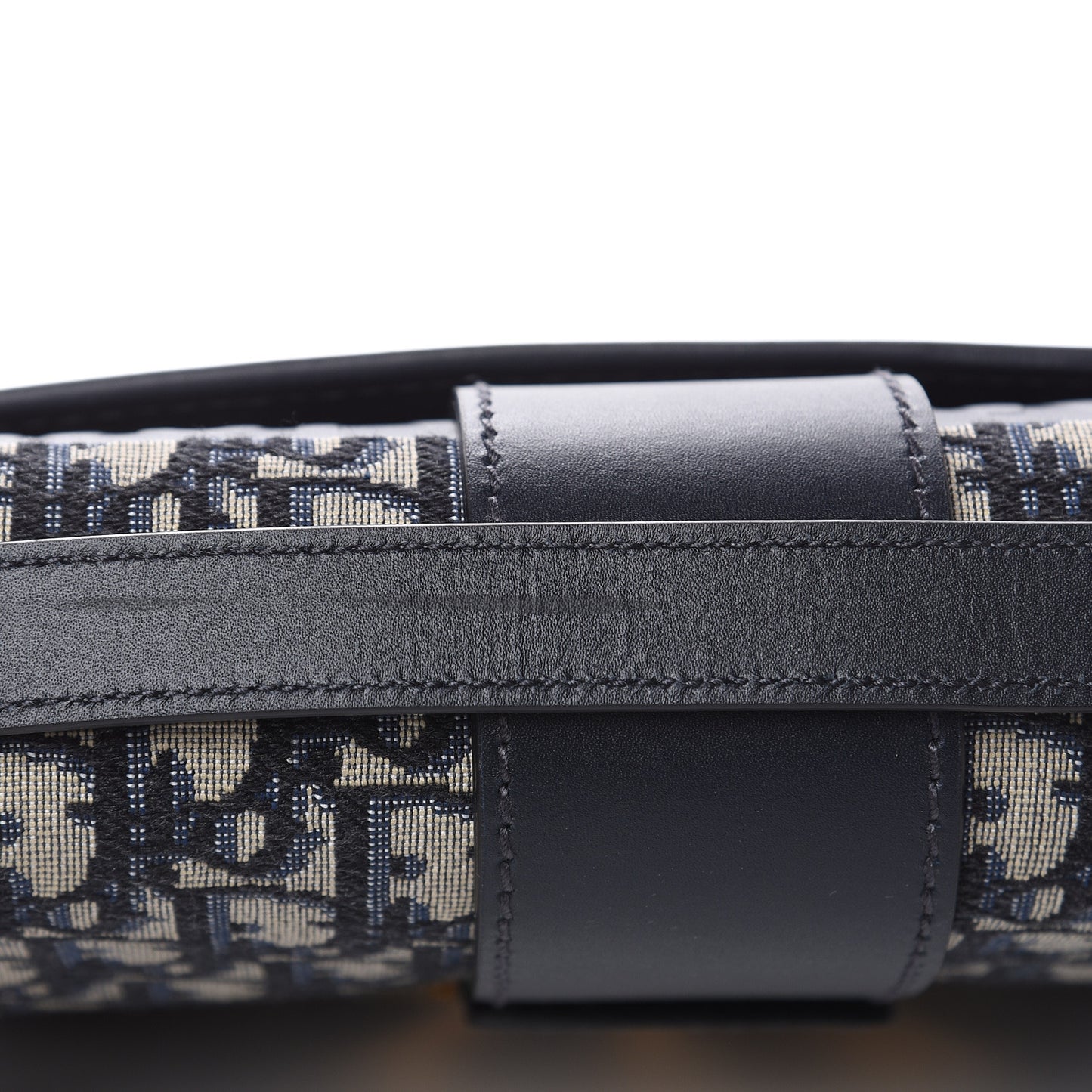 Oblique 30 Montaigne Flap Bag Blue