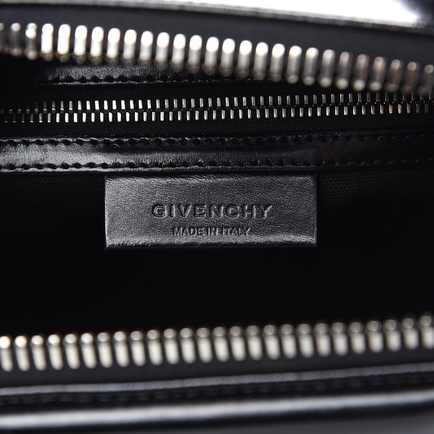 Shiny Lord Calfskin Small Antigona Black