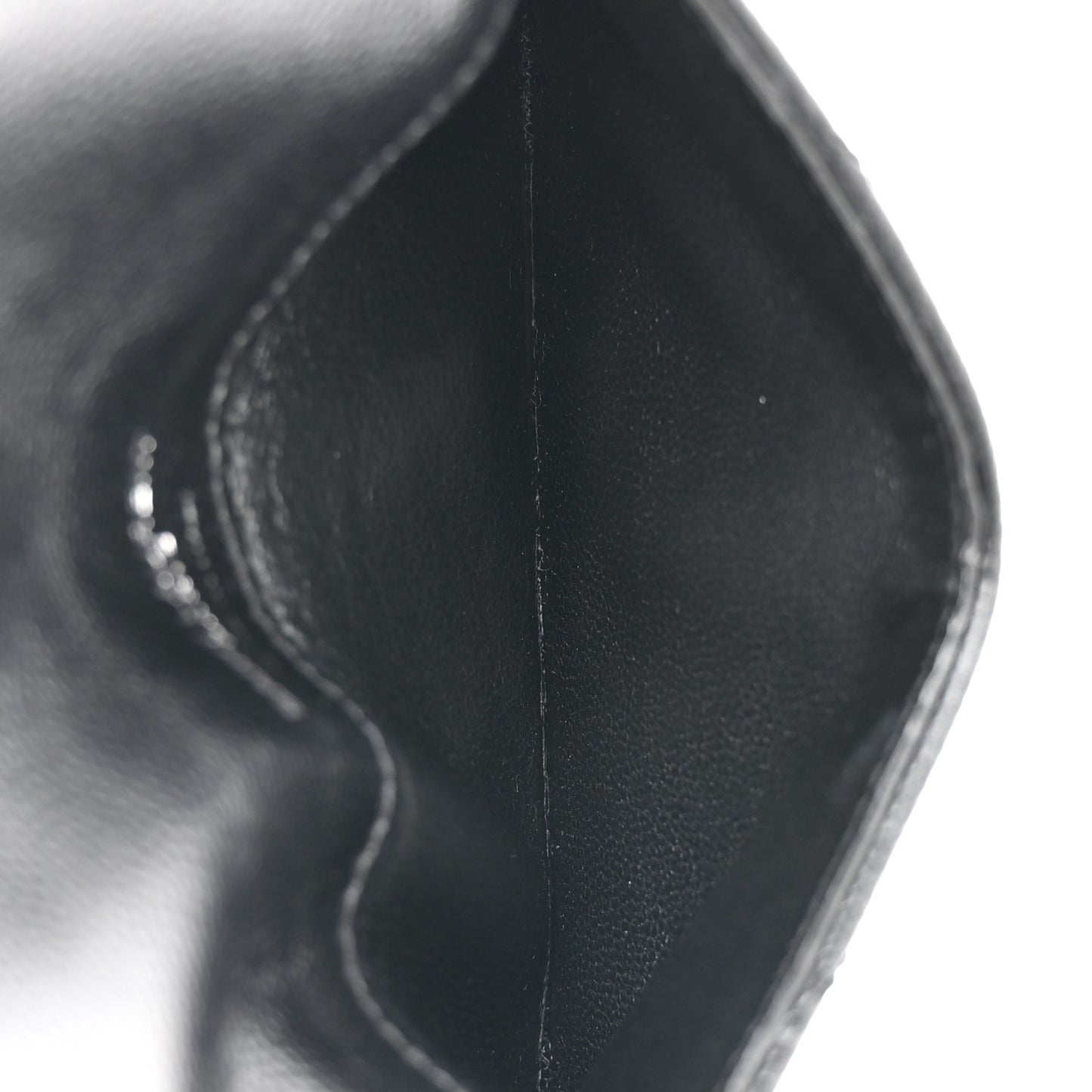 Grain De Poudre Matelasse Chevron Monogram Compact Wallet Black