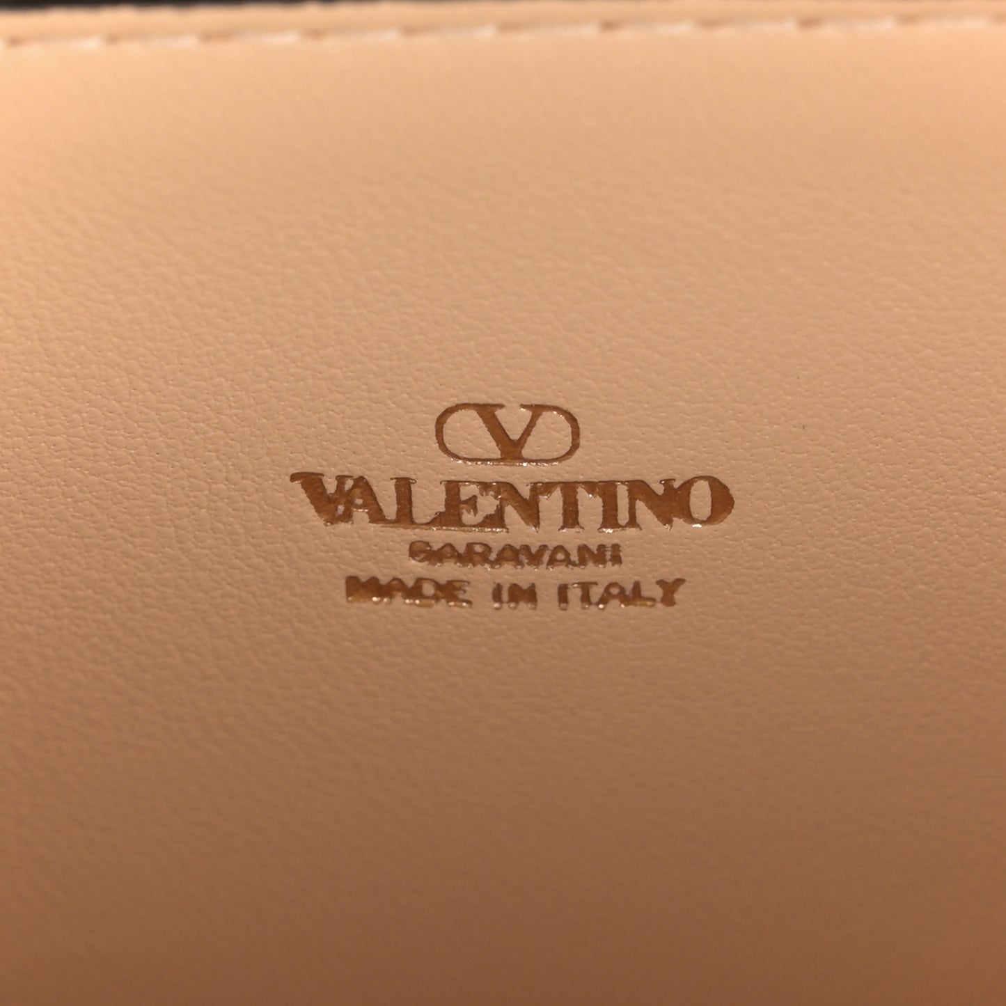 Raffia VLogo Wallet on Chain Beige