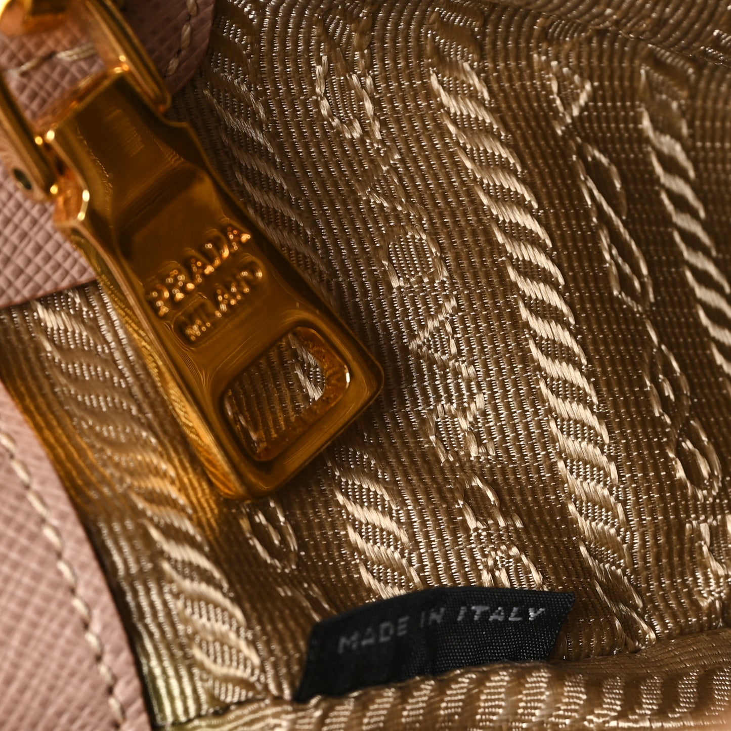 Saffiano Lux Medium Tote Cammeo