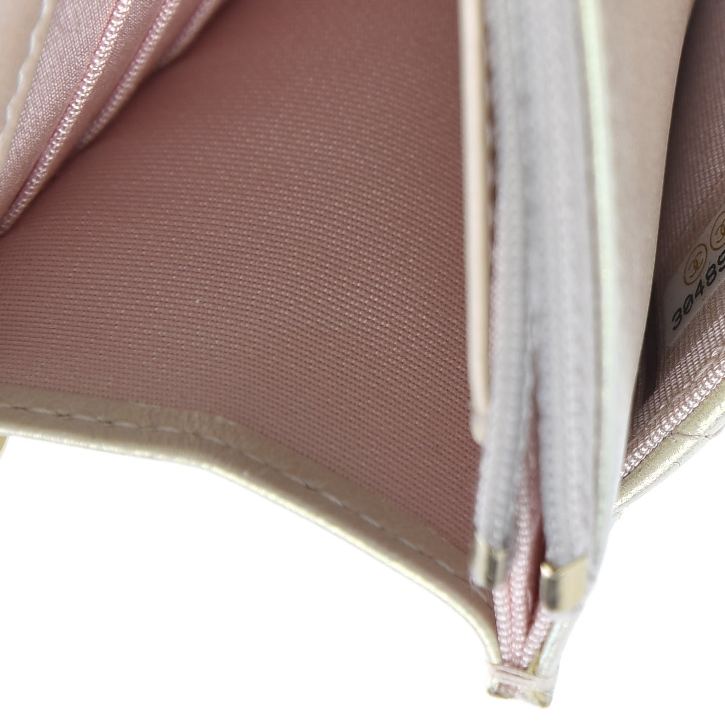 Iridescent Lambskin Quilted Wallet On Chain WOC Ivory