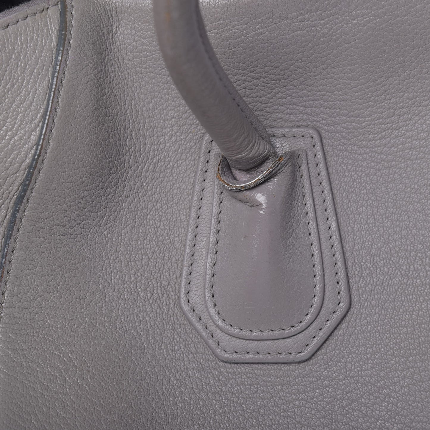 Sugar Goatskin Medium Antigona Pearl Grey
