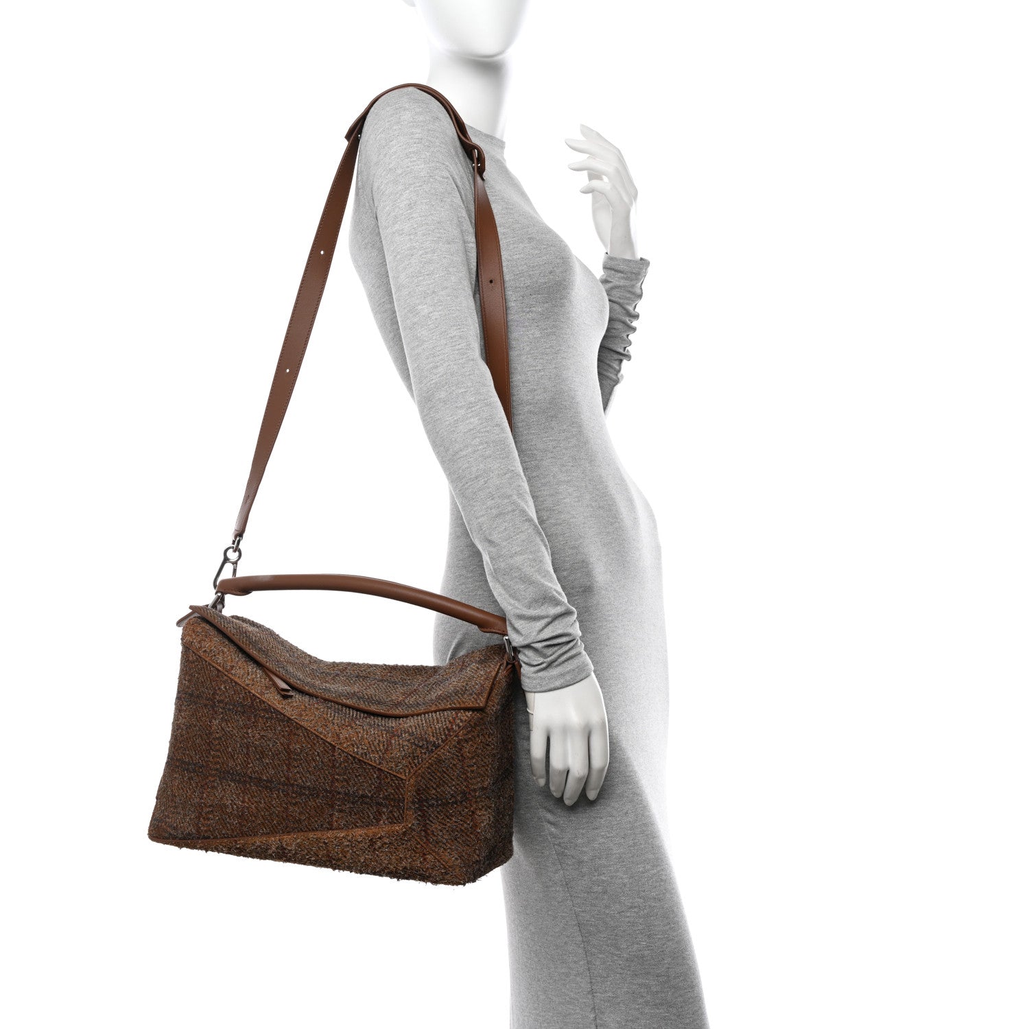 【APERTY】Lサイズ WIDE BAG TARTAN BROWN Loewe Brushed Suede Tartan Large Puzzle Bag Tan 1520071 – FASHIONPHILE