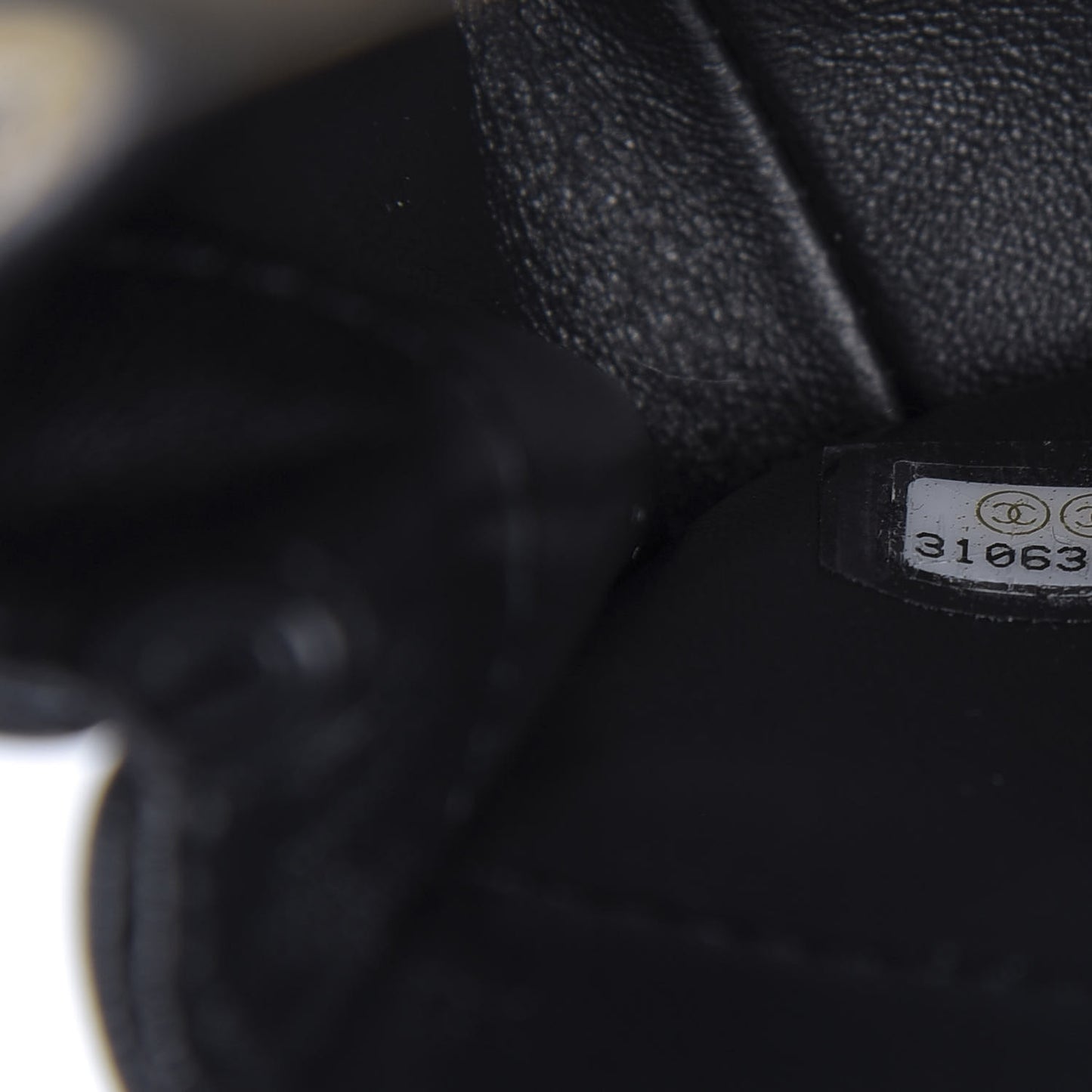 Shiny Lambskin Small Chain Is More Flap Black