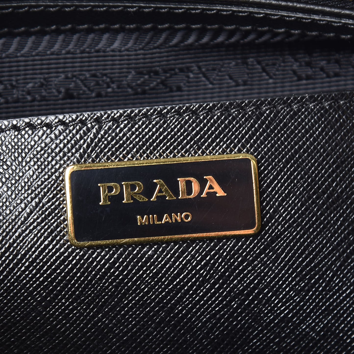 Saffiano Medium Galleria Double Zip Tote Black
