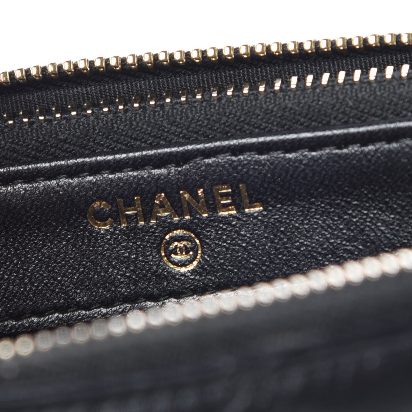 Iridescent Lambskin Quilted Pearl Clutch With Chain Black