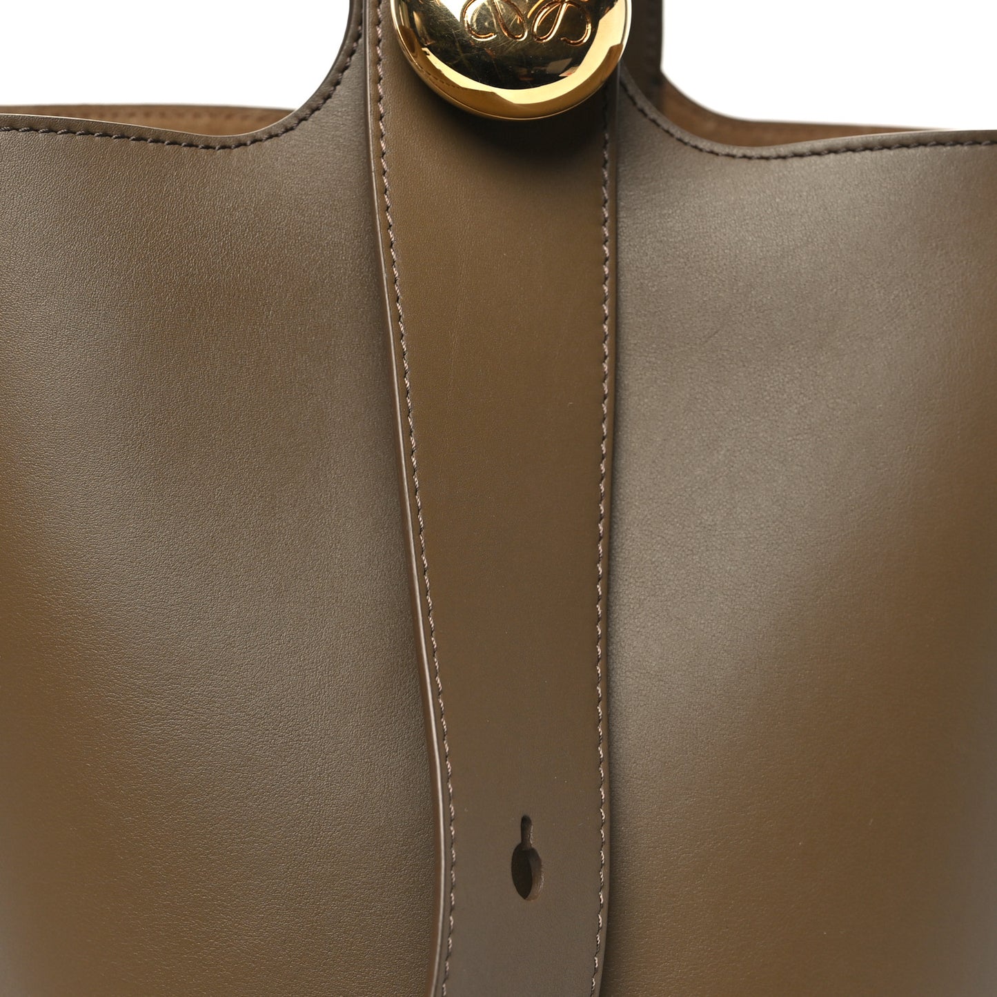 Smooth Calfskin Medium Pebble Bucket Bag Oak