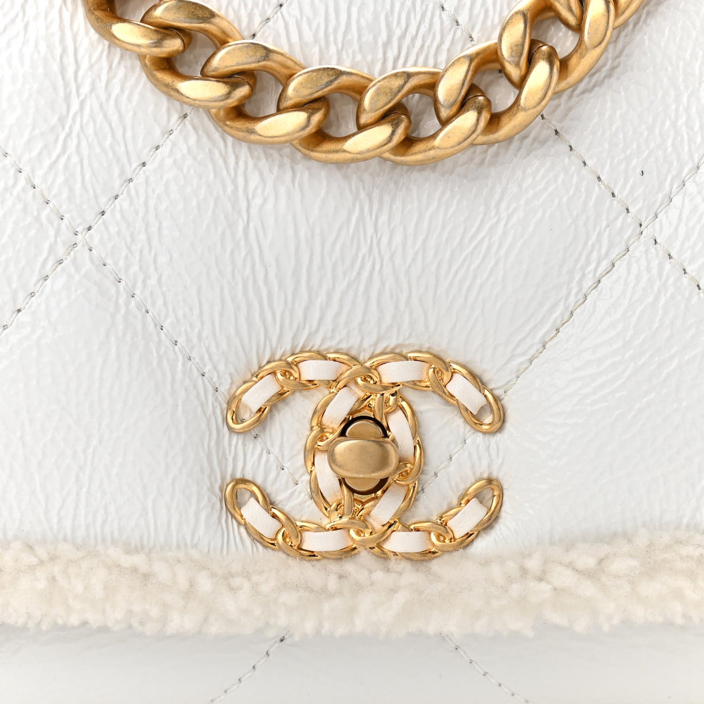 Crumpled Calfskin Shearling Sheepskin Medium Chanel 19 Flap White