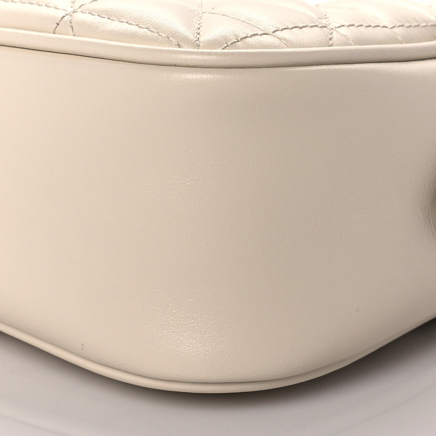 Calfskin Matelasse Aria Small GG Marmont Chain Shoulder Bag Mystic White