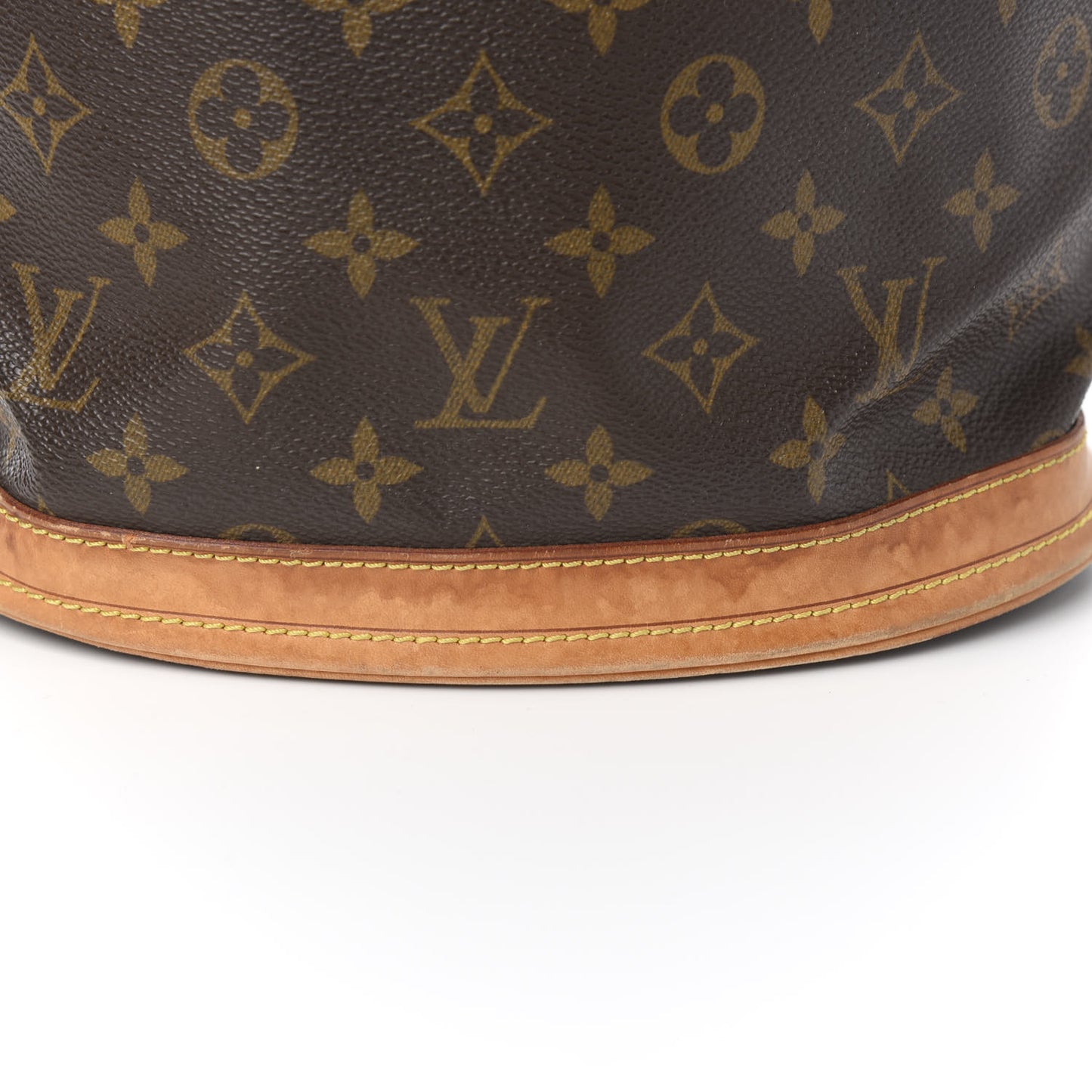 Monogram Petit Bucket 23