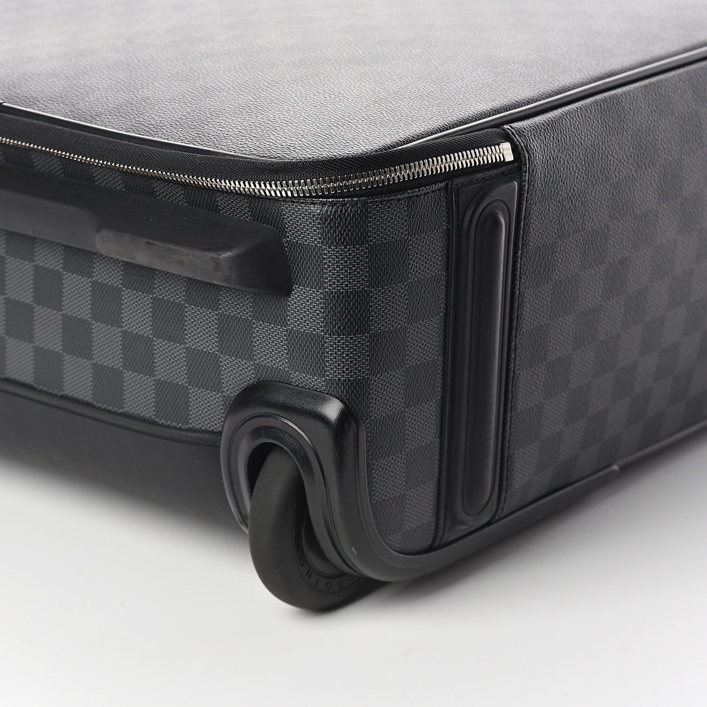 Damier Graphite Pegase 55