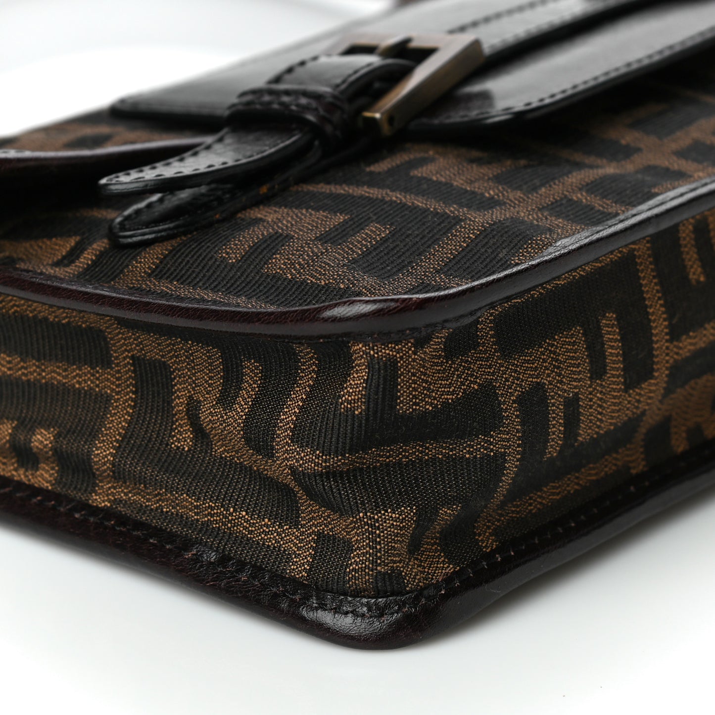 Zucca Calfskin Shoulder Bag Tobacco