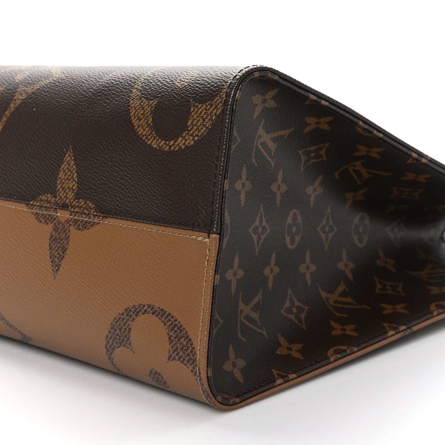 Reverse Monogram Giant Onthego MM