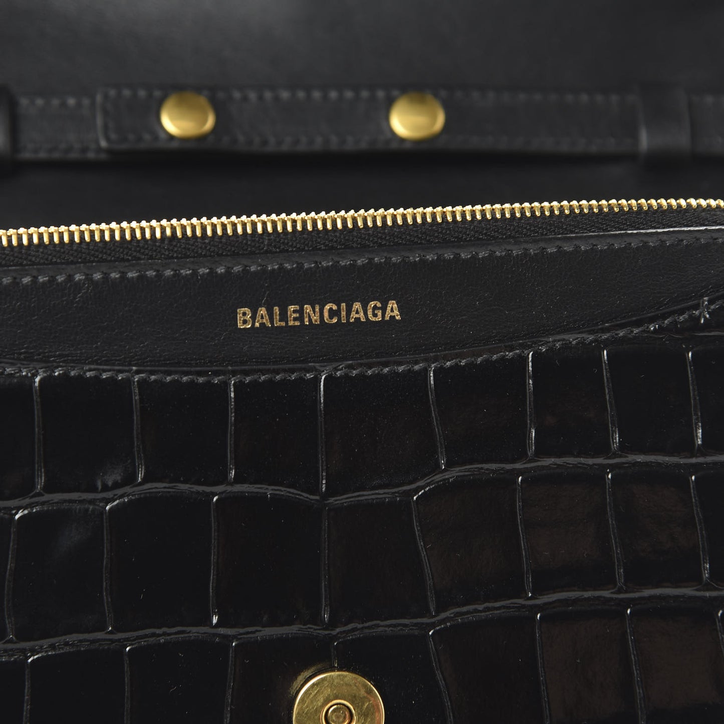 Crocodile Embossed Patent B Wallet On Chain Black