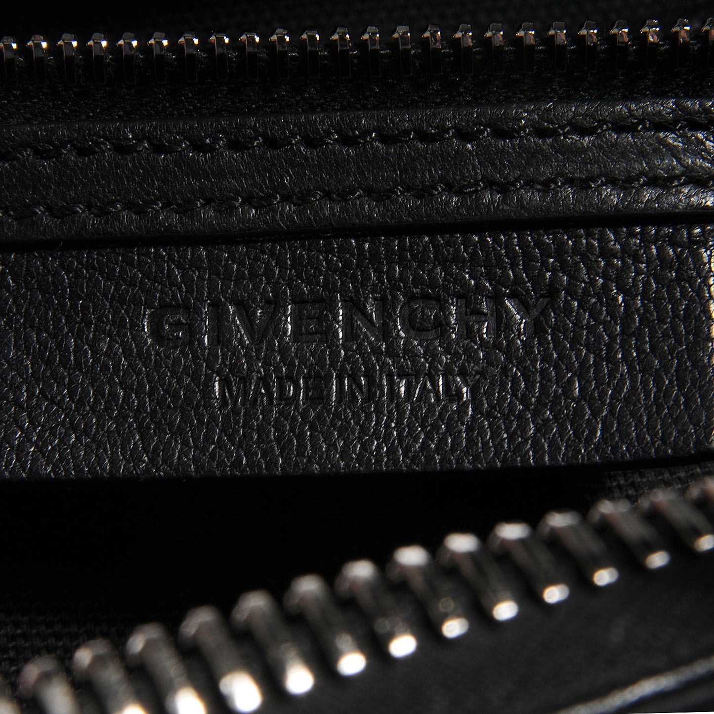 Sugar Goatskin Medium Antigona Black
