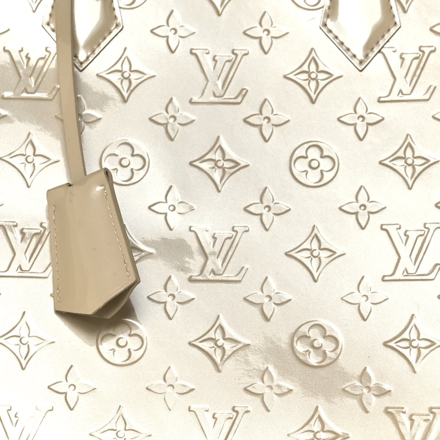 Louis Vuitton Vernis Alma GM Blanc Corail 15 of 15