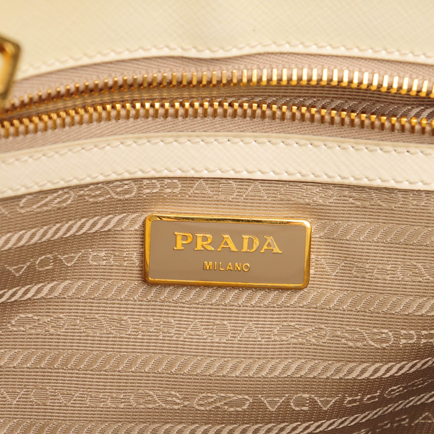 Prada Saffiano Vernice Mini Galleria Double Zip Tote Bianco 6 of 8