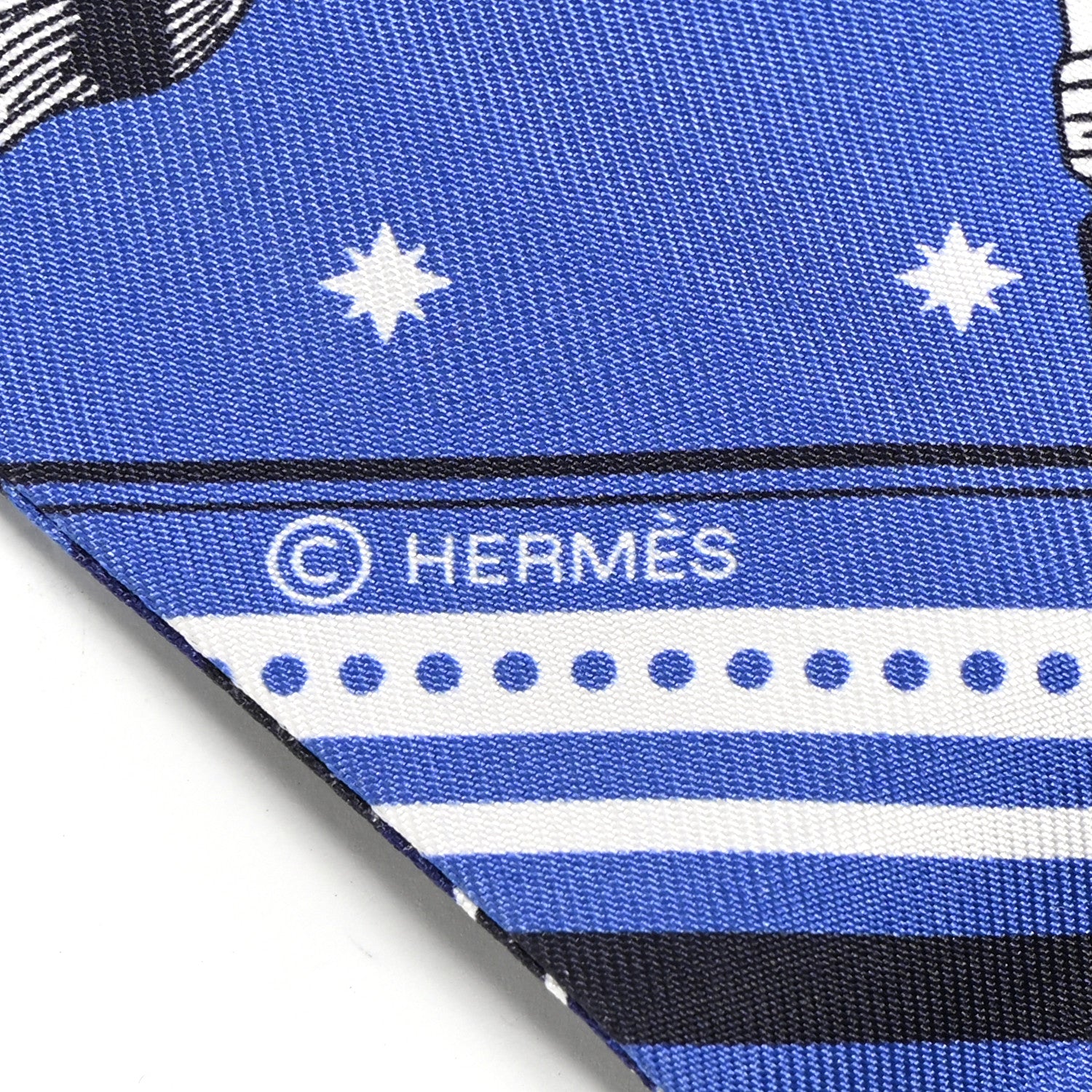 Hermes Silk Couvertures Et Tenues Maxi Twilly Slim Rouge Bleu Jean 2 of 4