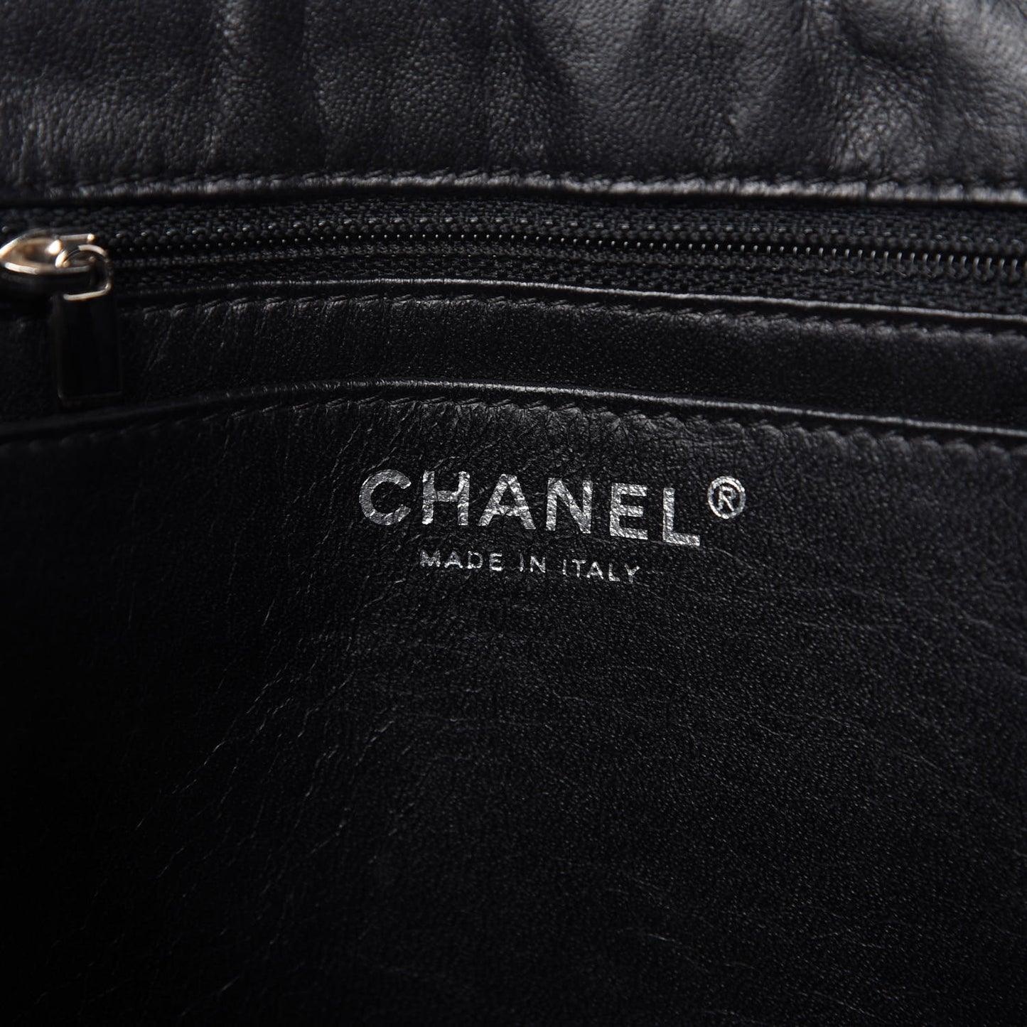 Calfskin Diagonal Ligne Flap Black