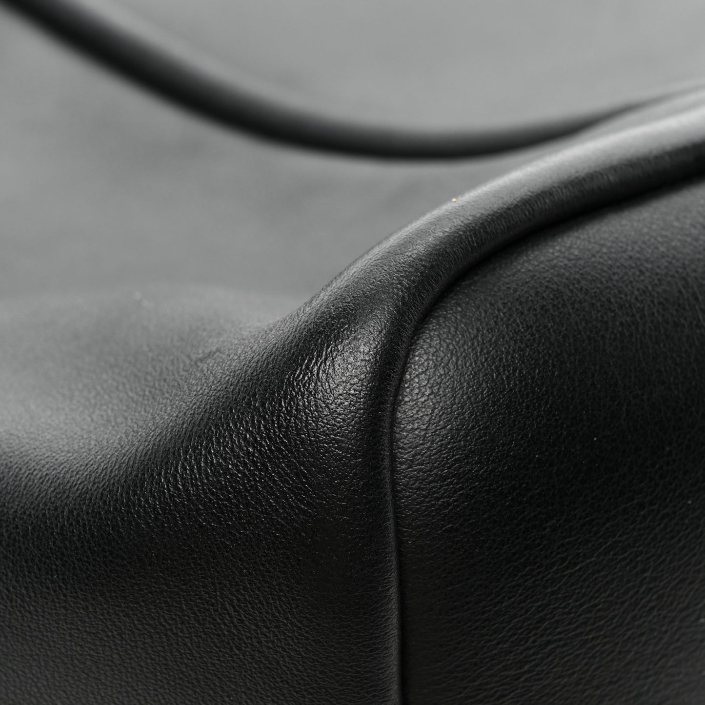 Smooth Calfskin Tubo Vertical Tote Black
